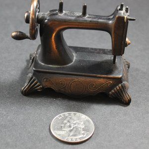 Pencil Sharpener Vintage Play Me Brand Sewing Machine Diecast Metal Figural
